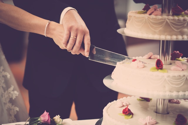 krájanie svadobnej torty